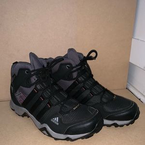 Size 7 adidas hiking boots sneakers